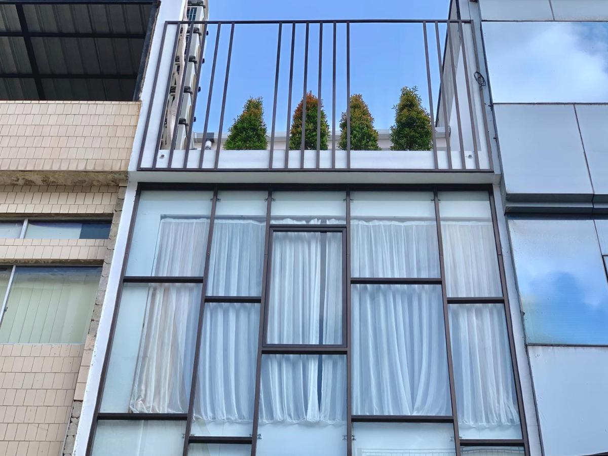 Stay Inn Hostel Jakarta Exterior photo